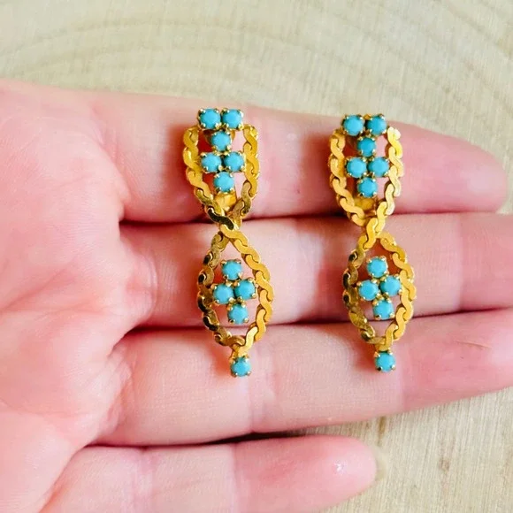 Regal Earrings VTG Blue robin egg rhinestone Gold Tone jeweled Clip dangle 2